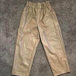 Tan Ankle Cropped Pants with Relaxed Fit and Elastic Waistband